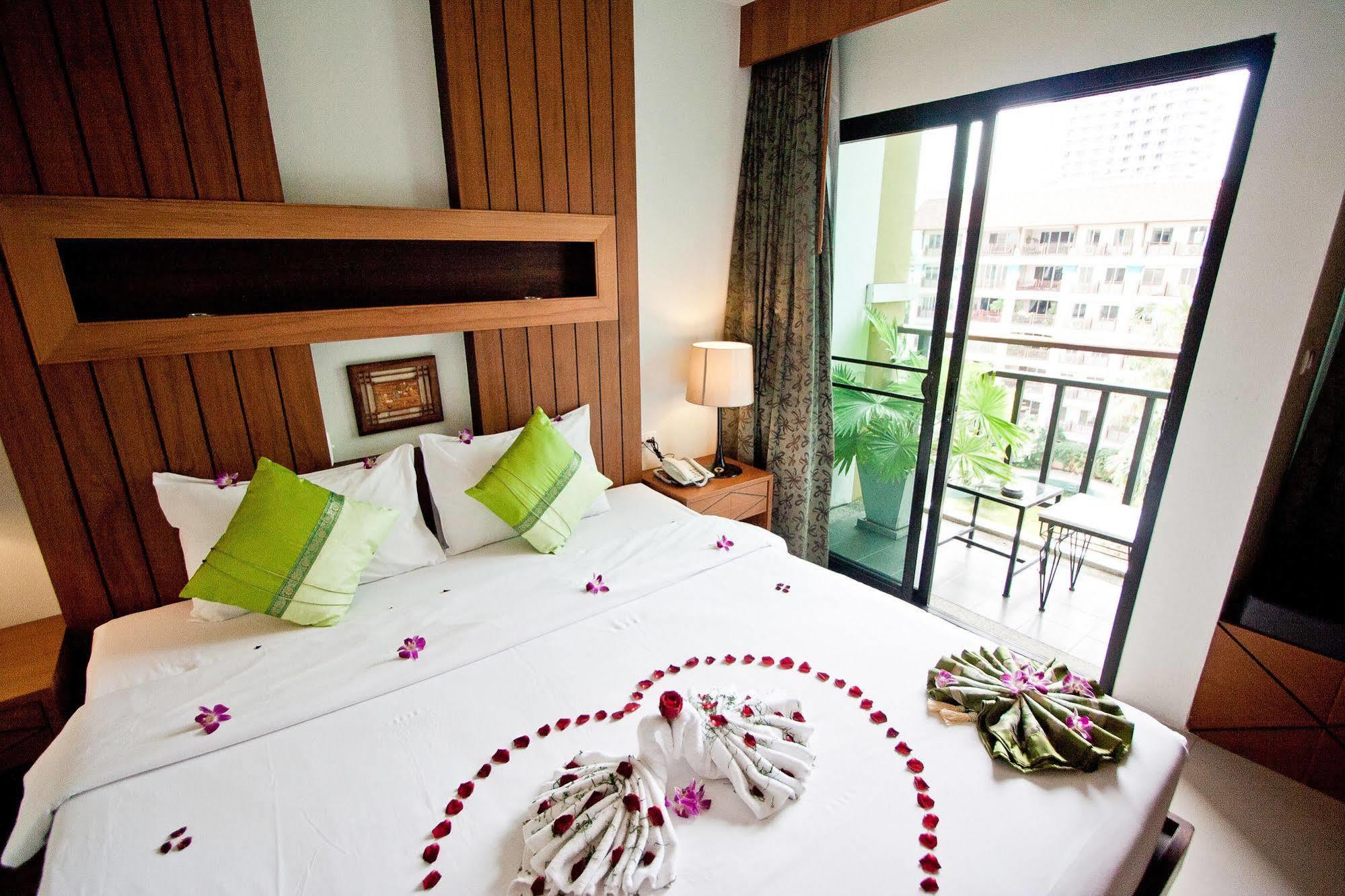 The Chambre Patong Buitenkant foto